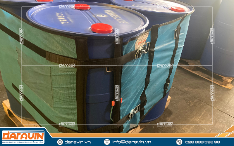 Lưới quấn pallet kích thước 1m2 cho hàng thùng phuy Lưới quấn pallet kích thước 1m2 cho hàng thùng phuy