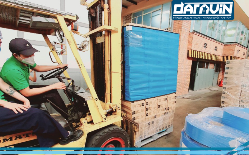 Sử dụng lưới quấn pallet tái sử dụng DARAVIN tại công ty tnhh công nghệ hóa nhựa bông sen Sử dụng lưới quấn pallet tái sử dụng DARAVIN tại công ty tnhh công nghệ hóa nhựa bông sen
