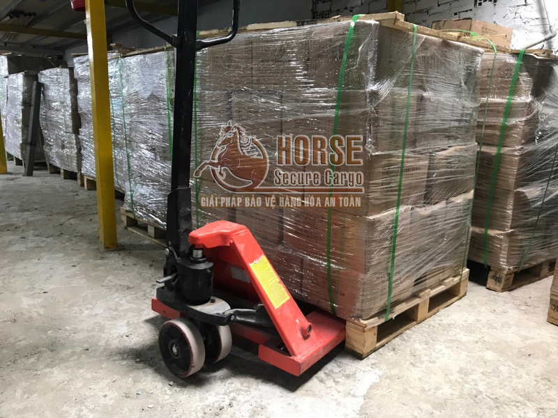 thực trạng quấn màng bằng màng pe của công ty sản xuất thùng giấy carton thực trạng quấn màng bằng màng pe của công ty sản xuất thùng giấy carton