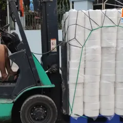 Dùng lưới thun ràng pallet cho công ty sản xuất mút xốp thay màng PE