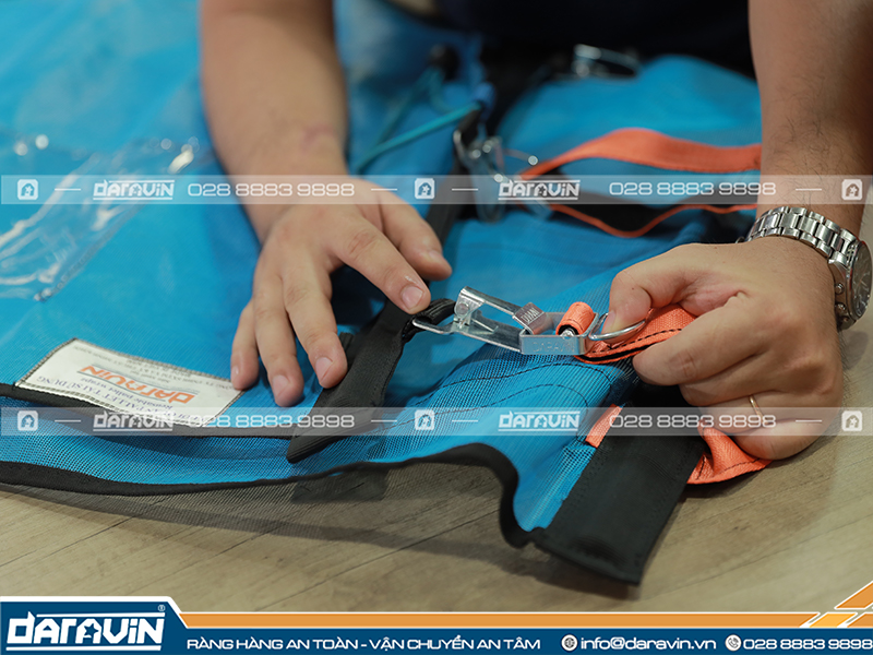 Quy trình quấn lưới lên kiện hàng Quy trình quấn lưới lên kiện hàng