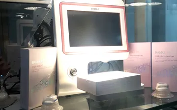 Máy cung cấp Oxygen làm trắng  trẻ hoá da Bubble CO2