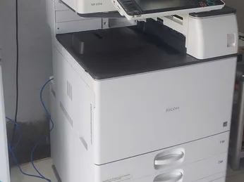 So Sánh Máy Photocopy Đa Năng Ricoh và Xerox: Tính Năng Nào Đáng Đầu Tư