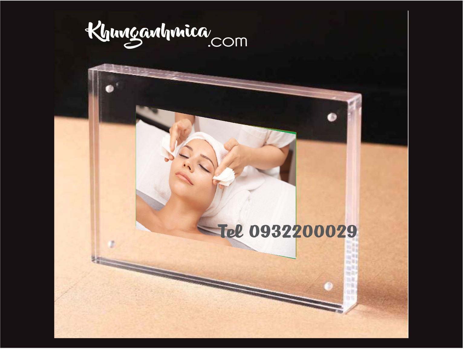 Khung mica không chân có thể để ngang hay đứng