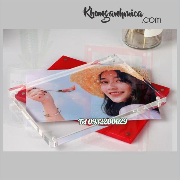 Khung mica chân đế chất liệu khác nhau