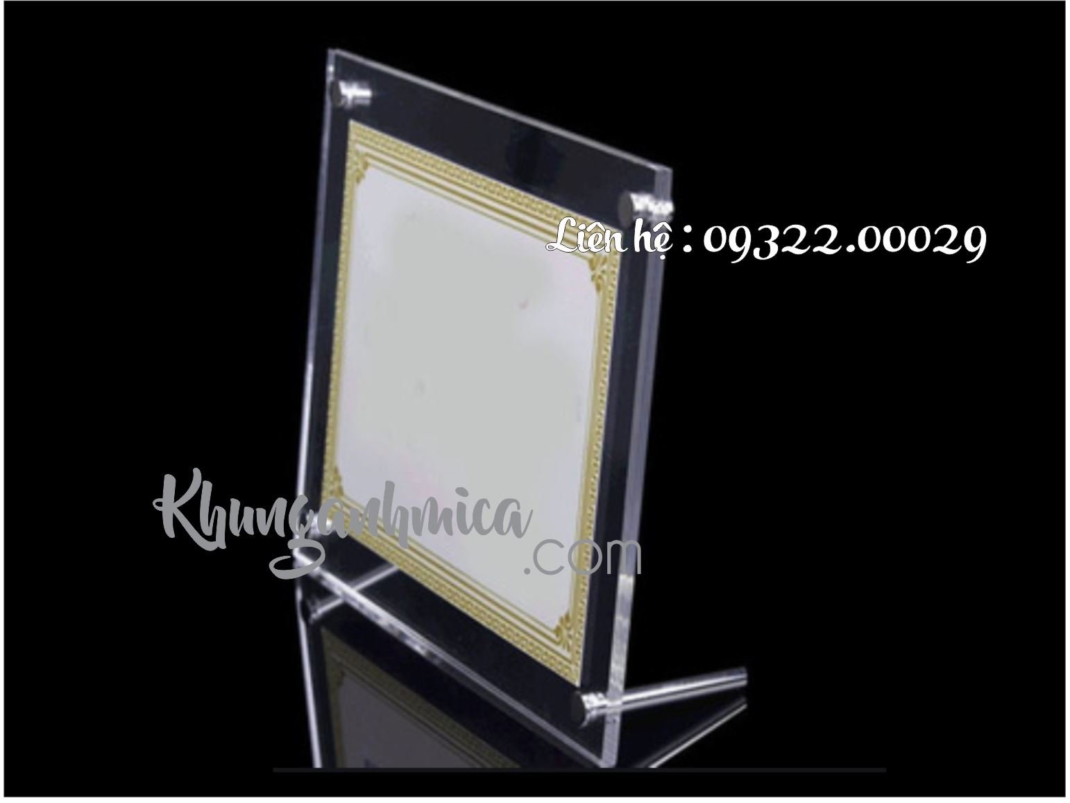 Khung mica chữ L nên uốn cong hay dùng vít dài