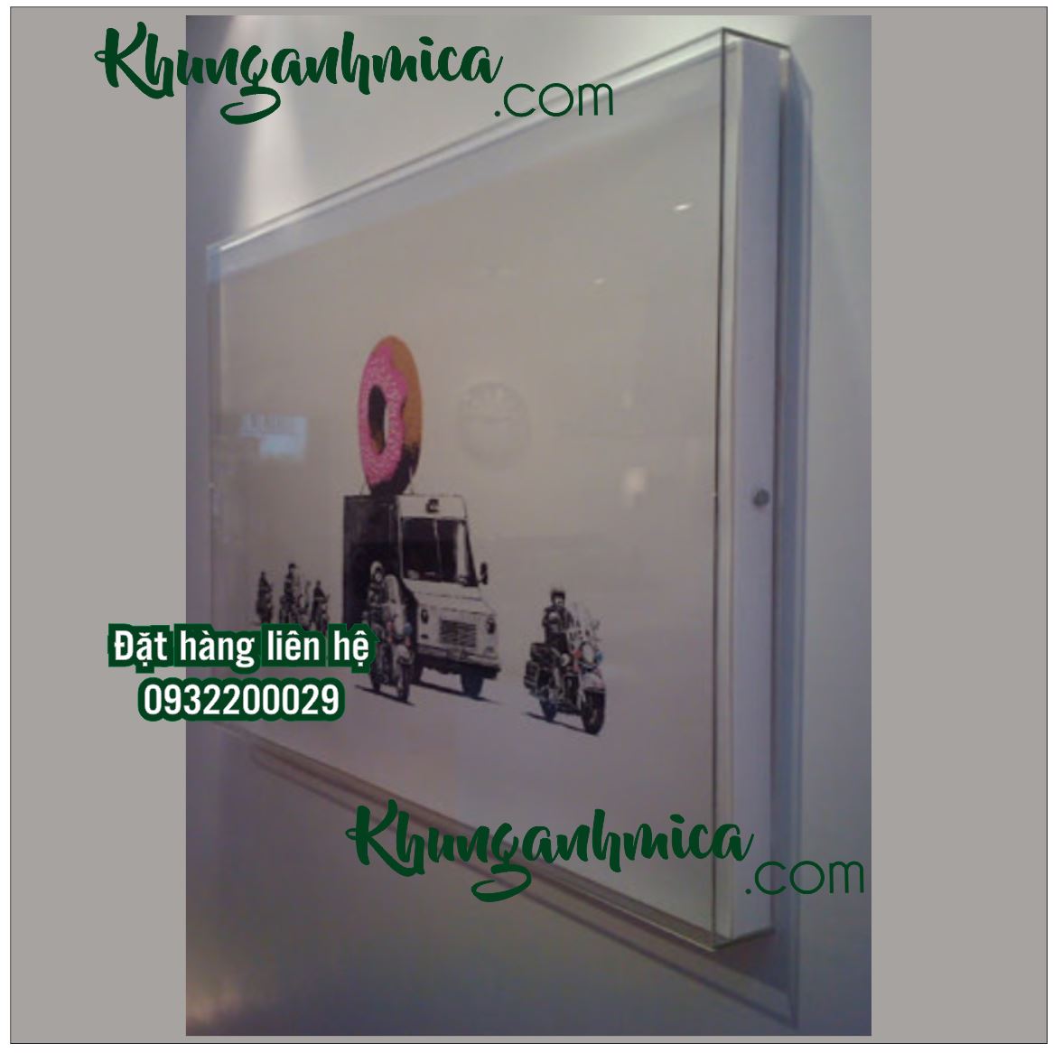 Khung treo tường có thể bằng dây hoặc vít