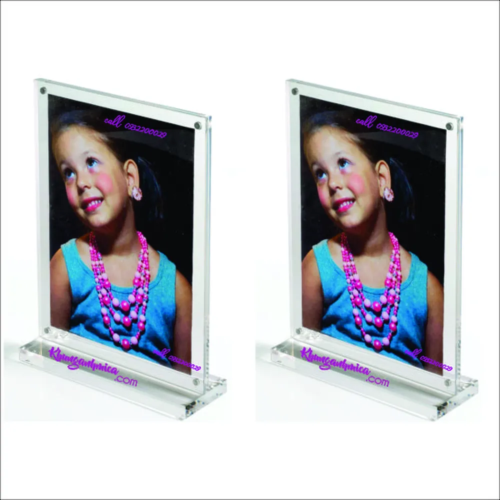 Khung mica để bàn chữ T