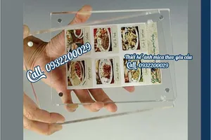 Khung mica để bàn hít nam châm 4 góc