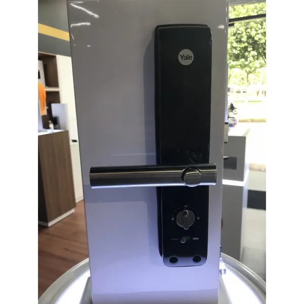 Khóa cửa điện tử YALE 40+