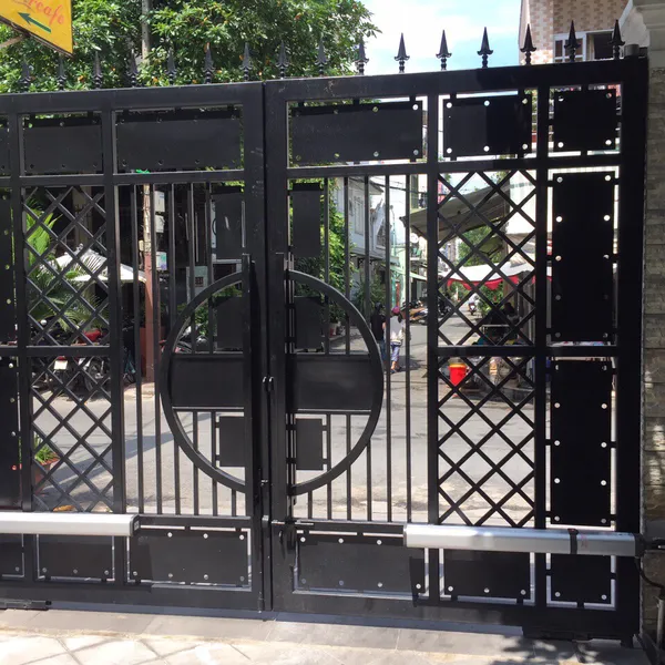 Cổng tay đòn thủy lực BFT LUX