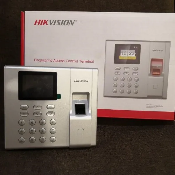 Máy chấm công vân tay HIKVISION DS-K1T8003F