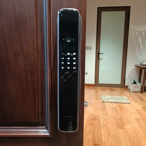 Khóa Cửa Nhận Diện Khuôn Mặt Bosch EL800VF-FaceID