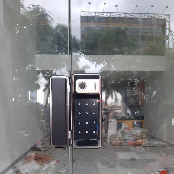 Khoá Vân Tay Cửa Kính Unico GR500 BW