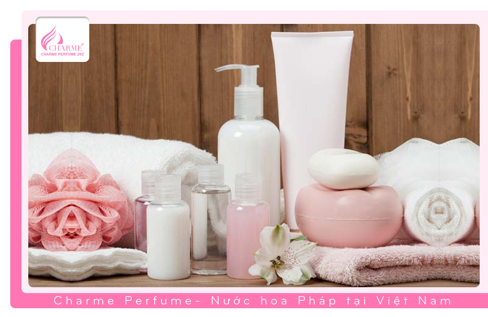 Cách Xịt Nước Hoa Thơm Lâu