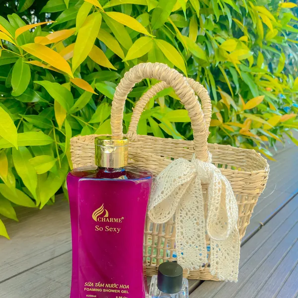 Sữa Tắm Nước Hoa Charme Miracle 1000ml Cho Nữ Chính Hãng