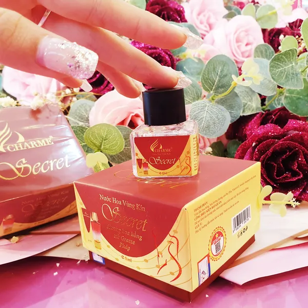 Nước Hoa Vùng Kín Charme Secret Hương Hoa Hồng Xứ Grasse 5ml (Mẫu Mới)
