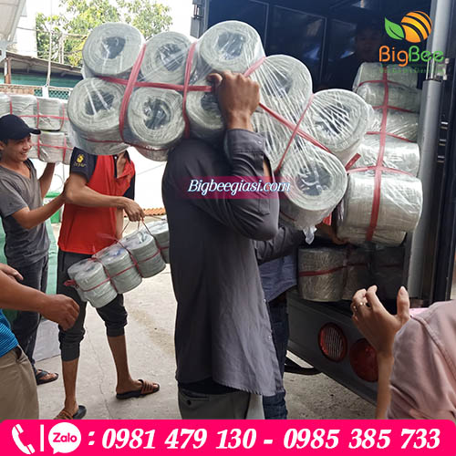 giao dây ni lông cho khách