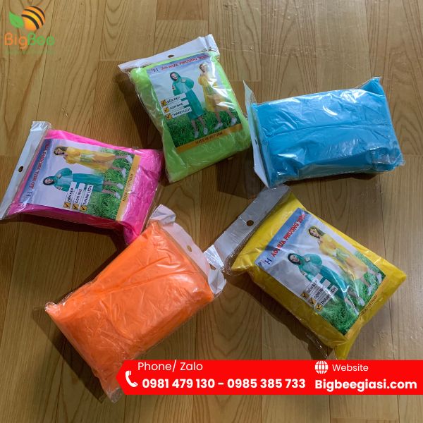Mẫu áo mưa trơn tiện lợi đủ màu Mẫu áo mưa trơn tiện lợi đủ màu