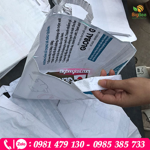 Bao có quai được may chắc chắn, khả năng chịu lực tốt Bao có quai được may chắc chắn, khả năng chịu lực tốt