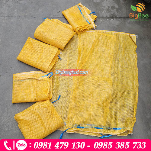 Bao lưới đựng nông sản màu vàng có dây rút tiện lợi Bao lưới đựng nông sản màu vàng có dây rút tiện lợi