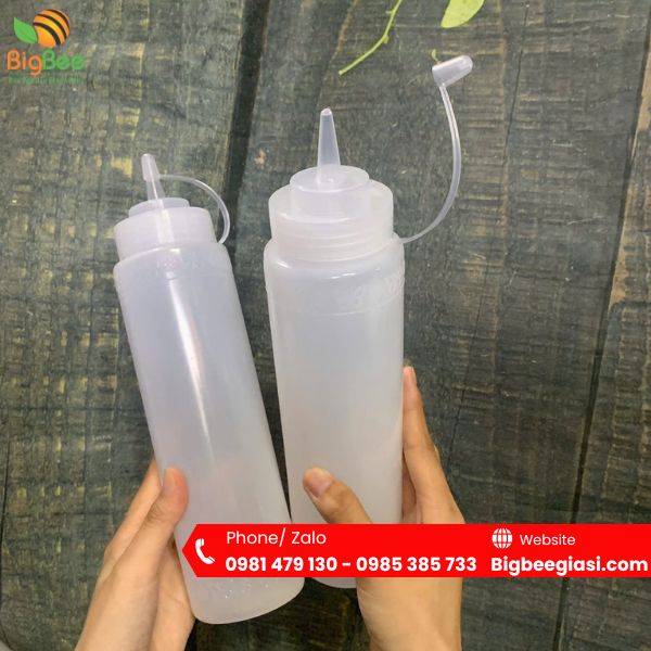 Bình nhựa đựng sốt 700ml – Đầu nhọn dễ bóp, dùng cho nhà hàng, quán ăn Bình nhựa đựng sốt 700ml – Đầu nhọn dễ bóp, dùng cho nhà hàng, quán ăn