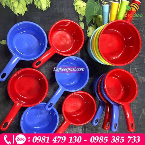 Ca múc nước nhựa không có mỏ Ca múc nước nhựa không có mỏ