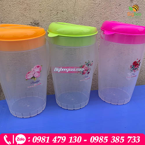 Ca nhựa có nắp đậy kín đảm bảo vệ sinh Ca nhựa có nắp đậy kín đảm bảo vệ sinh