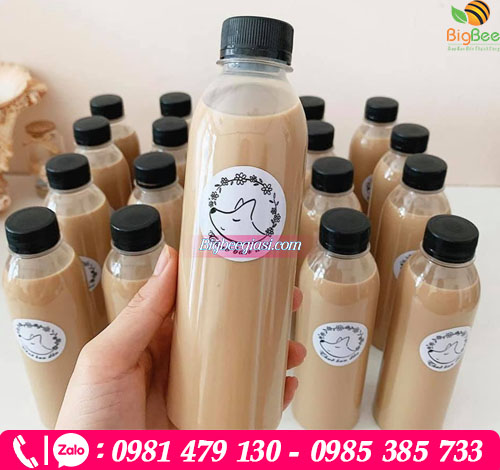 Chai pet tròn thể hiện nổi bật đồ uống bên trong Chai pet tròn thể hiện nổi bật đồ uống bên trong