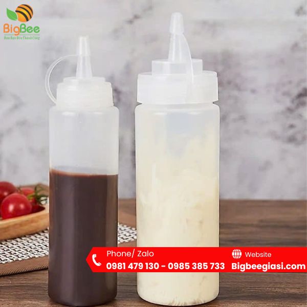 Chai nhựa nắp nhọn 500ml, 700ml – Có dây gắn nắp chống bụi. Chai nhựa nắp nhọn 500ml, 700ml – Có dây gắn nắp chống bụi.