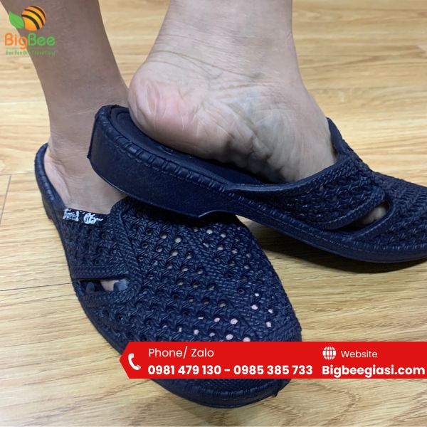 Đủ màu sắc dép để lựa chọn Đủ màu sắc dép để lựa chọn