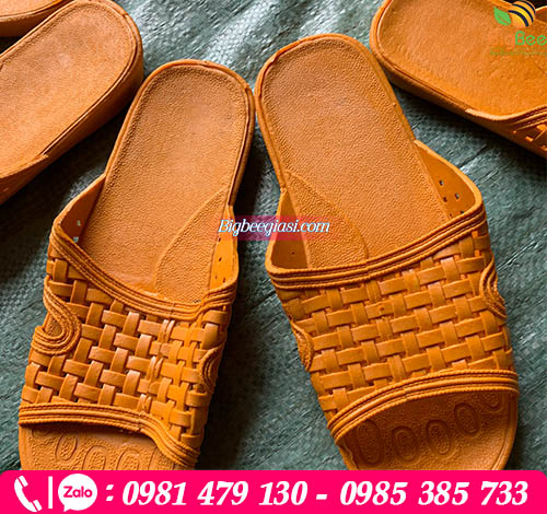 Dép tổ ong màu vàng luôn tạo cảm giác êm ái cho đôi bàn chân Dép tổ ong màu vàng luôn tạo cảm giác êm ái cho đôi bàn chân