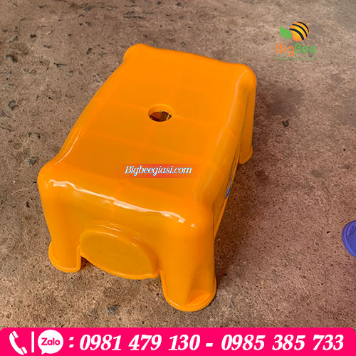 Mẫu ghế nhựa nhỏ chữ nhật màu vàng cam với đường nét thiết kế hiện đại Mẫu ghế nhựa nhỏ chữ nhật màu vàng cam với đường nét thiết kế hiện đại