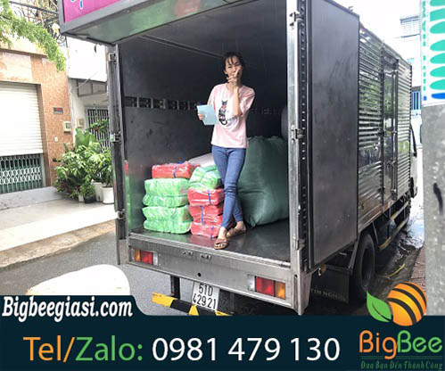 công ty đi giao hàng cho khách công ty đi giao hàng cho khách