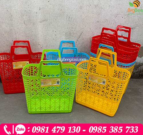 Giỏ xách nhựa vuông loại lớn có nhiều màu sắc để lựa chọn. Giỏ xách nhựa vuông loại lớn có nhiều màu sắc để lựa chọn.