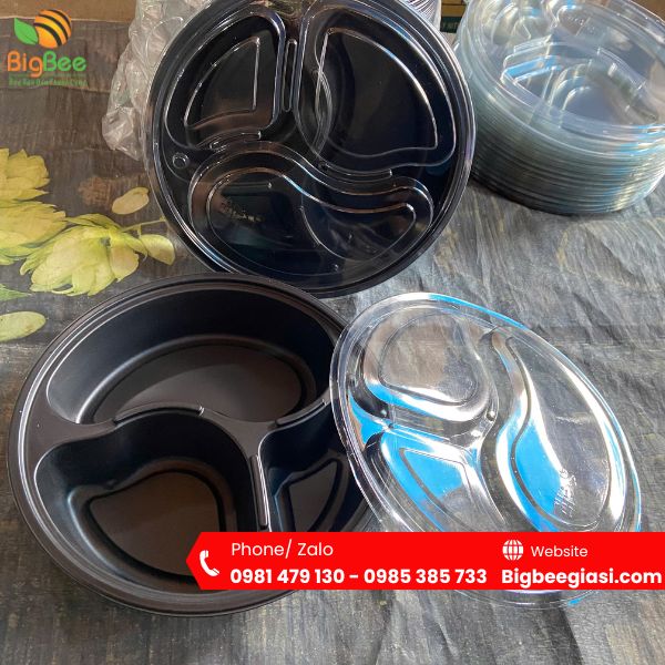 Hộp nhựa đế đen nắp trong đựng cơm thức ăn mang đi sang trọng, bắt mắt Hộp nhựa đế đen nắp trong đựng cơm thức ăn mang đi sang trọng, bắt mắt