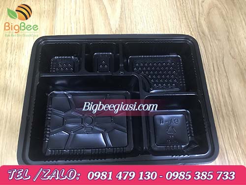 hộp nhựa đế đen đựng cơm 5 ngăn nắp trong