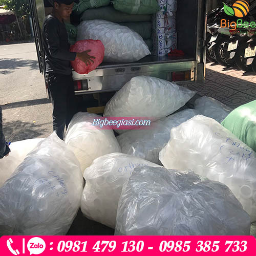 Hũ sữa chua được vận chuyển tận nơi cho khách. Hũ sữa chua được vận chuyển tận nơi cho khách.