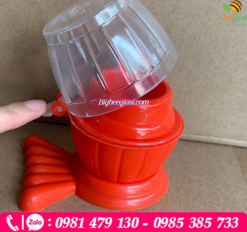 Hũ tăm có khóa gài tay cầm tiện lợi Hũ tăm có khóa gài tay cầm tiện lợi