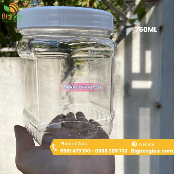 Hũ nhựa vuông nắp nhựa vặn 750ml đựng thực phẩm Hũ nhựa vuông nắp nhựa vặn 750ml đựng thực phẩm