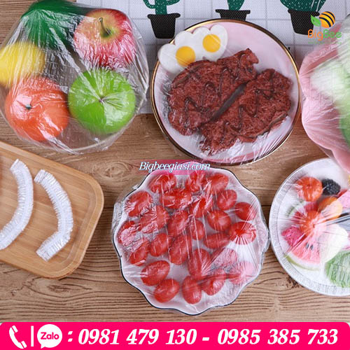 Màng bọc thực phẩm túi gấu tiện lợi an toàn. Màng bọc thực phẩm túi gấu tiện lợi an toàn.