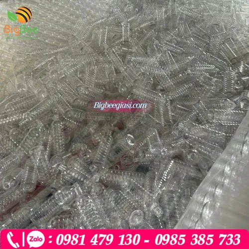 Chai nhựa xoắn đựng mật ong 1L.