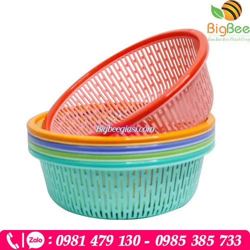 Rổ nhựa đựng rau củ quả trái cây.