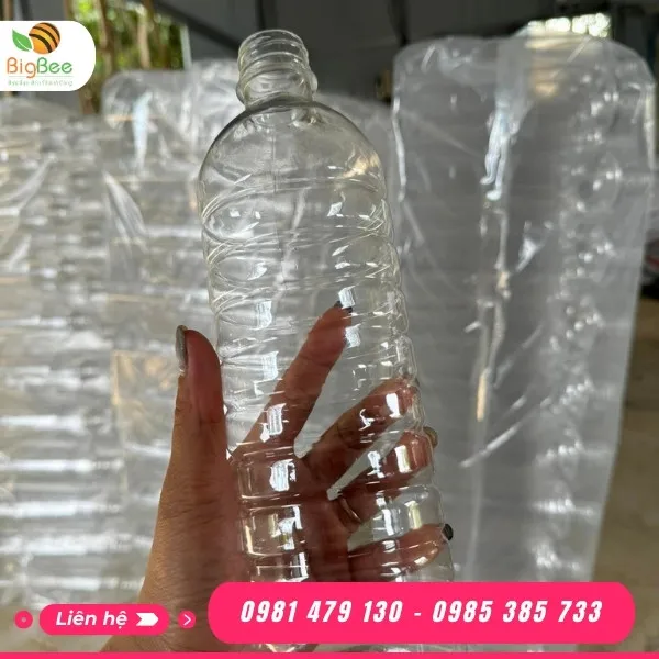 Chai nhựa xoắn đựng mật ong 1L.