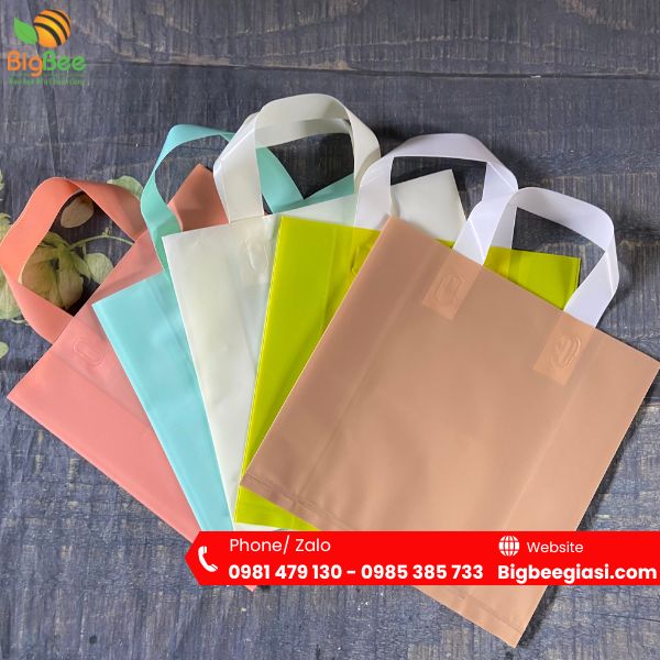 Mẫu túi ép quai vuông với nhiều màu sắc khác nhau Mẫu túi ép quai vuông với nhiều màu sắc khác nhau