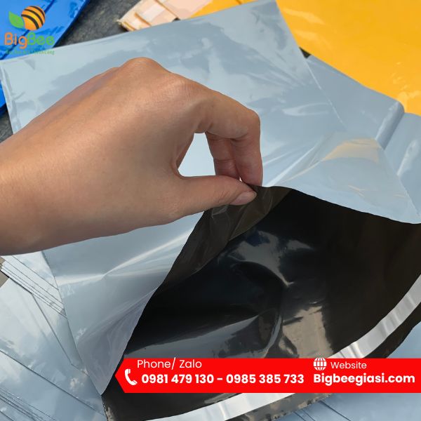 Túi niêm phong 2 lớp, hạn chế nhìn xuyên qua, đảm bảo tính bảo mật cho kiện hàng. Túi niêm phong 2 lớp, hạn chế nhìn xuyên qua, đảm bảo tính bảo mật cho kiện hàng.