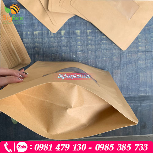 Đáy đứng oval dễ dàng đứng vững trên bề mặt kệ Đáy đứng oval dễ dàng đứng vững trên bề mặt kệ