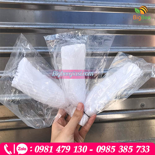 Xốp lưới lồng sẵn túi bóng và dây thun Xốp lưới lồng sẵn túi bóng và dây thun