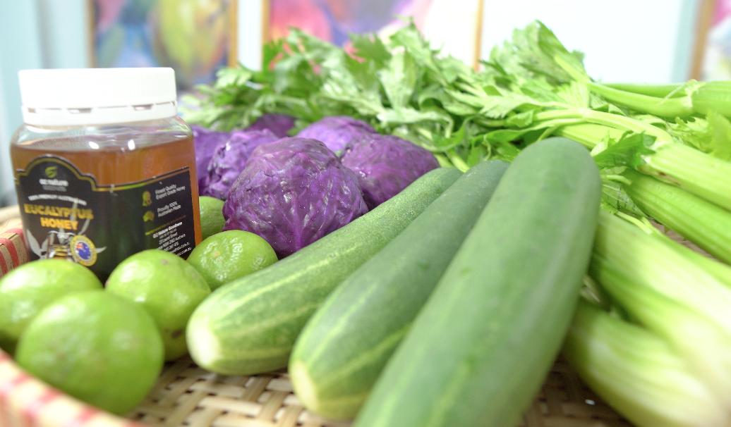 Nước ép cần tây dưa chuột và các nguyên liệu hữu cơ khác là loại thức uống bổ dưỡng nên có mặt trong chế độ dinh dưỡng trong gia đình bạn Nước ép cần tây dưa chuột và các nguyên liệu hữu cơ khác là loại thức uống bổ dưỡng nên có mặt trong chế độ dinh dưỡng trong gia đình bạn