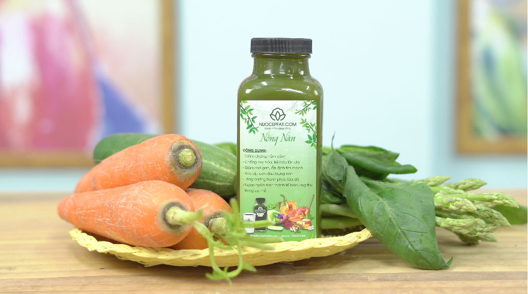 Nước ép fati Nồng nàn có màu xanh rêu tự nhiên do sự hòa trộn của măng tây, bó xôi, cà rốt, dưa leo... mùi vị thơm ngon, bổ dưỡng. Nước ép fati Nồng nàn có màu xanh rêu tự nhiên do sự hòa trộn của măng tây, bó xôi, cà rốt, dưa leo... mùi vị thơm ngon, bổ dưỡng.